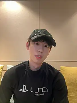 Snapshot of 1a1a1alll chatting on 02/23/25, 02:14 1a1a1alll online show from 02/23/25, 02:14