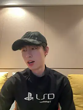 Snapshot of 1a1a1alll chatting on 02/25/25, 02:11 1a1a1alll online show from 02/25/25, 02:11