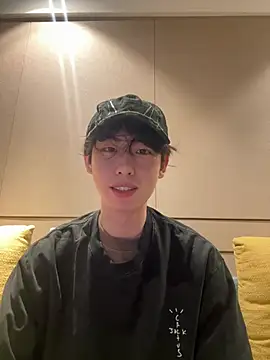 Snapshot of 1a1a1alll chatting on 02/26/25, 02:57 1a1a1alll online show from 02/26/25, 02:57