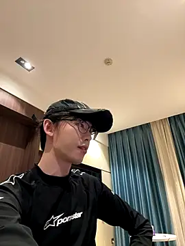 Snapshot of 1a1a1alll chatting on 12/04/25, 03:10 1a1a1alll online show from 12/04/25, 03:10