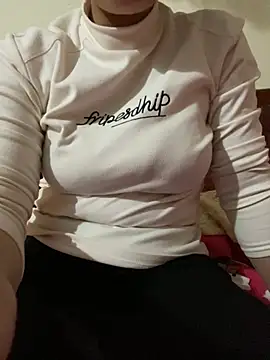 Snapshot of Milk_Mom99 chatting on 12/19/24, 05:51 Milk Mom99 online show from 12/19/24, 05:51