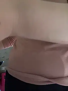 Snapshot of Milk_Mom99 chatting on 12/26/24, 04:32 Milk Mom99 online show from 12/26/24, 04:32