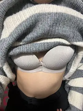 Snapshot of Milk_Mom99 chatting on 02/24/25, 09:21 Milk Mom99 online show from 02/24/25, 09:21