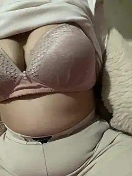 Snapshot of Milk_Mom99 chatting on 02/27/25, 01:48 Milk Mom99 online show from 02/27/25, 01:48