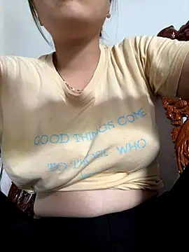 Snapshot of Milk_Mom99 chatting on 10/07/25, 01:36 Milk Mom99 online show from 10/07/25, 01:36