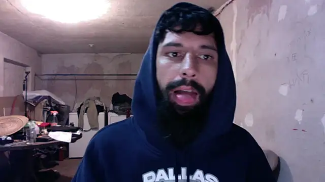 Snapshot of LoretoMx chatting on 12/19/25, 02:40 LoretoMx online show from 12/19/25, 02:40