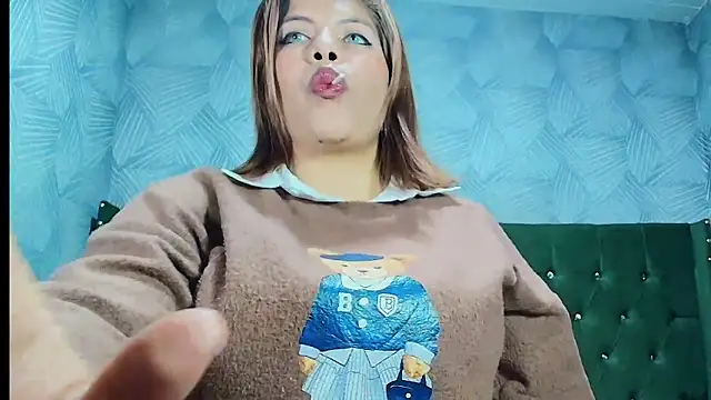 CurvyJulieth online show from 05/04/26, 11:23