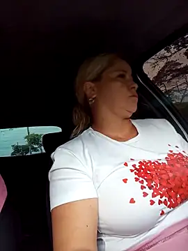 Snapshot of natally_ross21 chatting on 12/13/24, 11:13 natally ross21 online show from 12/13/24, 11:13