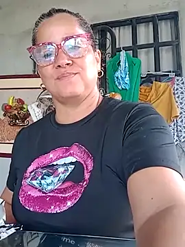 Snapshot of natally_ross21 chatting on 02/18/25, 01:00 natally ross21 online show from 02/18/25, 01:00