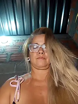 Snapshot of natally_ross21 chatting on 10/05/25, 03:38 natally ross21 online show from 10/05/25, 03:38