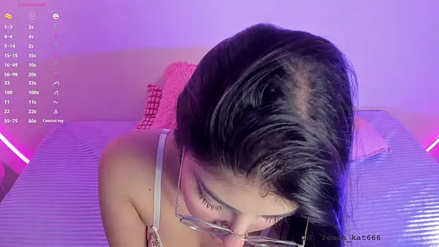 Snapshot of katiepeach_ chatting on 02/09/25, 04:36 katiepeach  online show from 02/09/25, 04:36