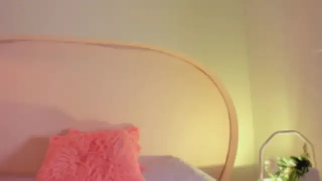 Snapshot of katiepeach_ chatting on 10/18/25, 12:06 katiepeach  online show from 10/18/25, 12:06