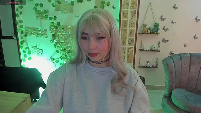 Snapshot of Fiore_Sanz_ chatting on 04/06/26, 03:04 Fiore Sanz online show from 04/06/26, 03:04