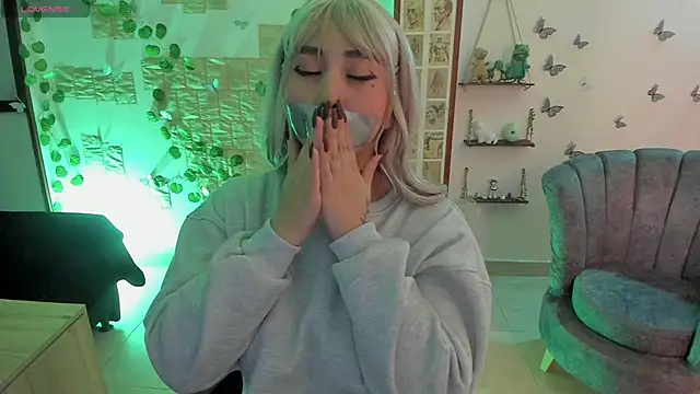 Snapshot of Fiore_Sanz_ chatting on 04/06/26, 04:46 Fiore Sanz online show from 04/06/26, 04:46