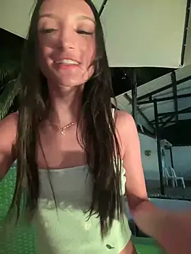 Snapshot of loly-yandere chatting on 02/01/25, 12:18 loly-yandere online show from 02/01/25, 12:18