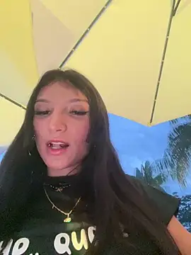 Snapshot of loly-yandere chatting on 02/02/25, 11:21 loly-yandere online show from 02/02/25, 11:21