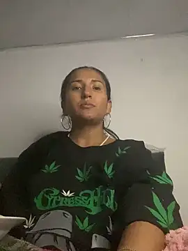 luna asss online show from 10/23/25, 10:08