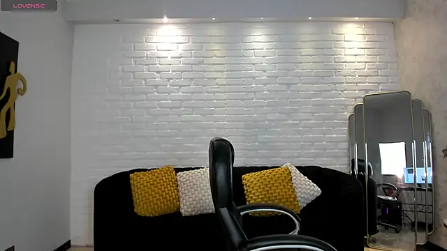 Snapshot of VictoriaMilan_ chatting on 01/17/25, 08:22 VictoriaMilan online show from 01/17/25, 08:22