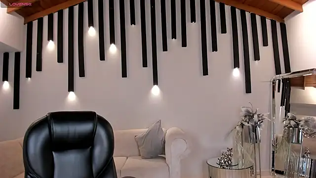 Snapshot of VictoriaMilan_ chatting on 02/12/25, 08:07 VictoriaMilan online show from 02/12/25, 08:07