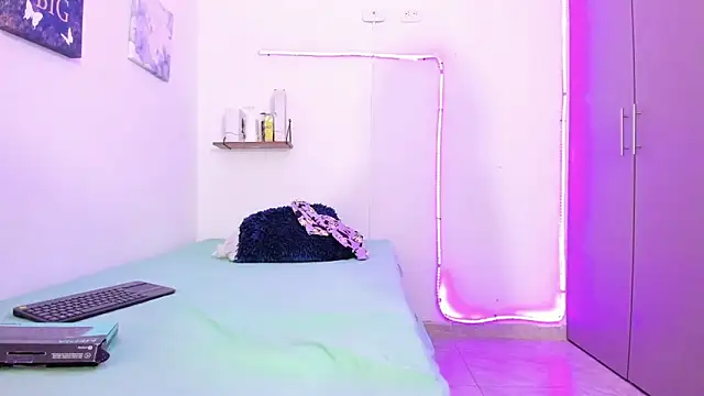 Snapshot of Kim_Baker1 chatting on 01/28/25, 07:32 Kim Baker1 online show from 01/28/25, 07:32