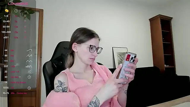 Snapshot of Sexy_Sweets chatting on 01/02/25, 05:29 Sexy Sweets online show from 01/02/25, 05:29