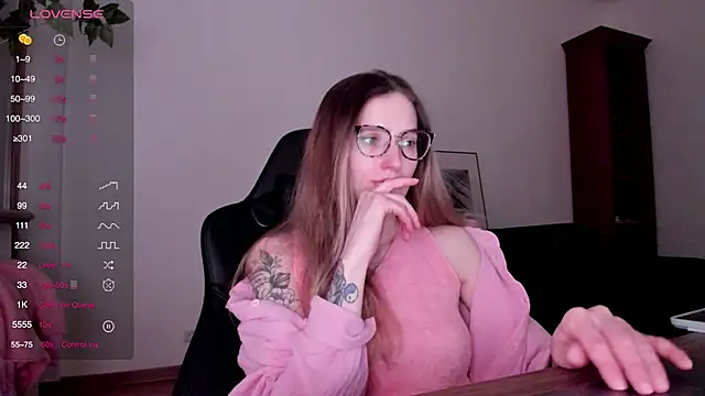 Snapshot of Sexy_Sweets chatting on 01/03/25, 02:51 Sexy Sweets online show from 01/03/25, 02:51