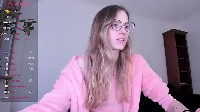 Snapshot of Sexy_Sweets chatting on 01/04/25, 01:21 Sexy Sweets online show from 01/04/25, 01:21