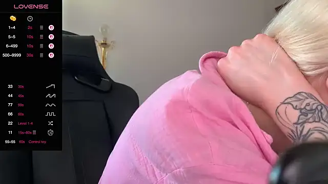 Snapshot of Sexy_Sweets chatting on 09/11/25, 11:32 Sexy Sweets online show from 09/11/25, 11:32