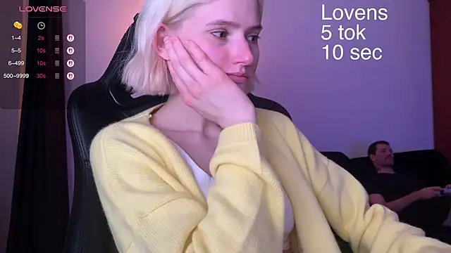 Snapshot of Sexy_Sweets chatting on 09/13/25, 10:20 Sexy Sweets online show from 09/13/25, 10:20