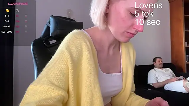 Snapshot of Sexy_Sweets chatting on 09/14/25, 11:42 Sexy Sweets online show from 09/14/25, 11:42