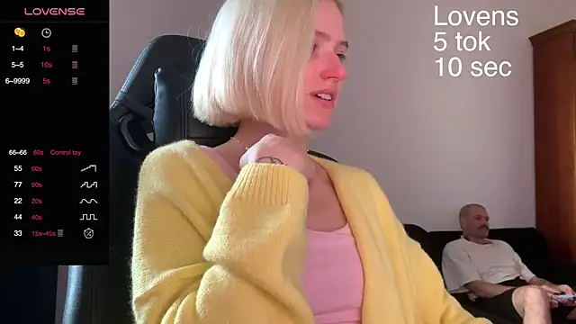 Snapshot of Sexy_Sweets chatting on 09/24/25, 12:41 Sexy Sweets online show from 09/24/25, 12:41