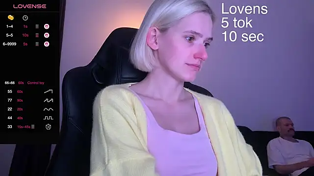 Snapshot of Sexy_Sweets chatting on 09/25/25, 05:16 Sexy Sweets online show from 09/25/25, 05:16