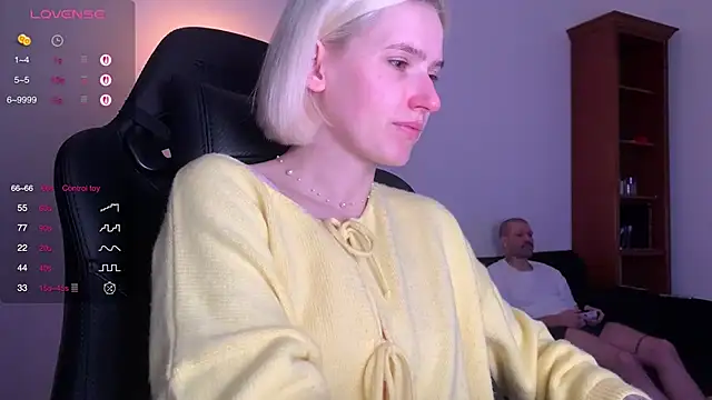 Snapshot of Sexy_Sweets chatting on 09/26/25, 04:11 Sexy Sweets online show from 09/26/25, 04:11