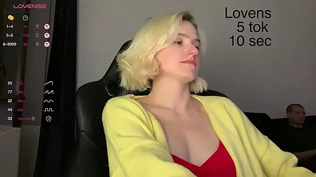 Snapshot of Sexy_Sweets chatting on 10/22/25, 07:46 Sexy Sweets online show from 10/22/25, 07:46