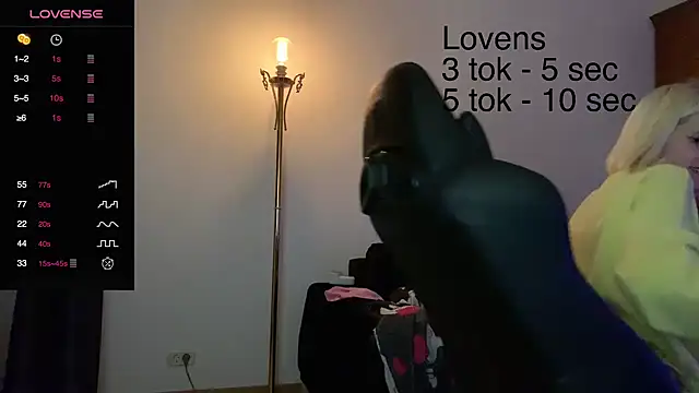 Snapshot of Sexy_Sweets chatting on 10/24/25, 06:26 Sexy Sweets online show from 10/24/25, 06:26