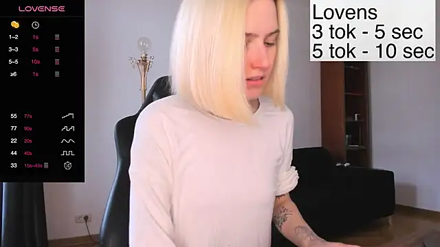 Snapshot of Sexy_Sweets chatting on 10/29/25, 09:44 Sexy Sweets online show from 10/29/25, 09:44