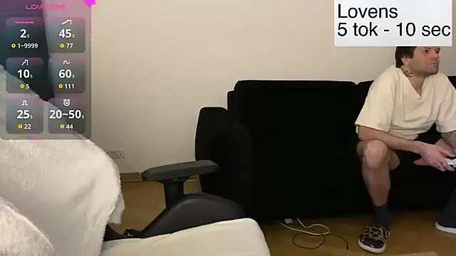 Snapshot of Sexy_Sweets chatting on 03/10/26, 02:44 Sexy Sweets online show from 03/10/26, 02:44