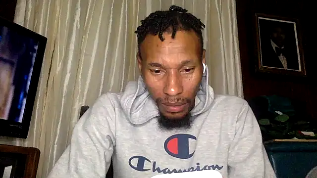 Snapshot of KingDerRico chatting on 11/08/25, 02:01 KingDerRico online show from 11/08/25, 02:01