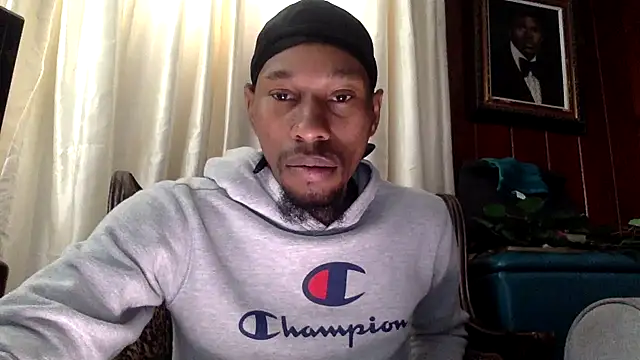 Snapshot of KingDerRico chatting on 11/13/25, 05:01 KingDerRico online show from 11/13/25, 05:01