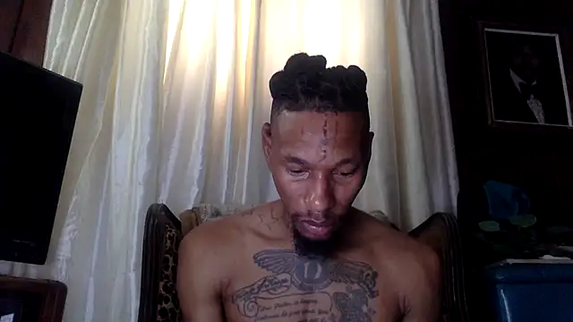 Snapshot of KingDerRico chatting on 11/20/25, 02:17 KingDerRico online show from 11/20/25, 02:17