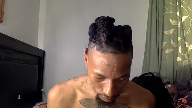 Snapshot of KingDerRico chatting on 11/24/25, 04:51 KingDerRico online show from 11/24/25, 04:51