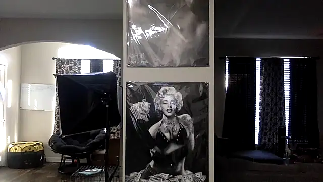 Snapshot of KingDerRico chatting on 12/19/25, 07:32 KingDerRico online show from 12/19/25, 07:32