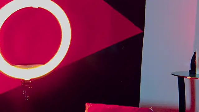 Snapshot of RickG_Oficial chatting on 12/18/24, 08:03 RickG Oficial online show from 12/18/24, 08:03