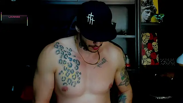 Snapshot of RickG_Oficial chatting on 10/16/25, 10:44 RickG Oficial online show from 10/16/25, 10:44