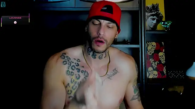 Snapshot of RickG_Oficial chatting on 10/18/25, 01:19 RickG Oficial online show from 10/18/25, 01:19