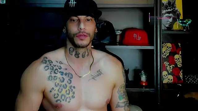 Snapshot of RickG_Oficial chatting on 10/20/25, 11:27 RickG Oficial online show from 10/20/25, 11:27