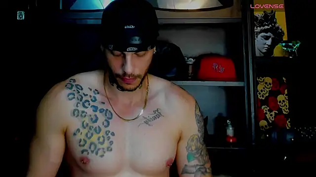 Snapshot of RickG_Oficial chatting on 10/24/25, 10:06 RickG Oficial online show from 10/24/25, 10:06