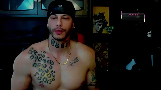 Snapshot of RickG_Oficial chatting on 10/25/25, 04:57 RickG Oficial online show from 10/25/25, 04:57