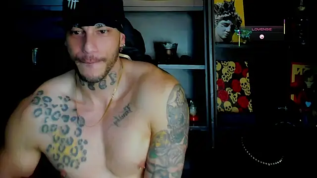 Snapshot of RickG_Oficial chatting on 10/28/25, 11:29 RickG Oficial online show from 10/28/25, 11:29