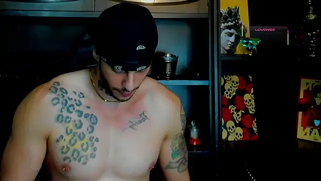 Snapshot of RickG_Oficial chatting on 11/02/25, 02:03 RickG Oficial online show from 11/02/25, 02:03